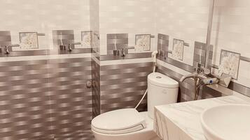 Dobbelt- eller tomannsrom – superior | Bad | Dusj, toalettartikler (inkludert), tøfler og bidé