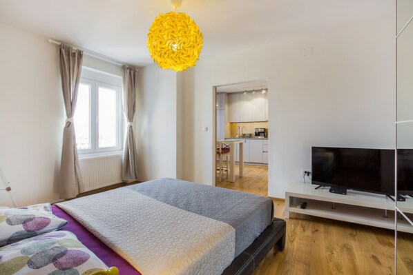 2 chambres, fer et planche à repasser, Wi-Fi, draps fournis