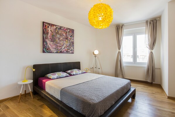 2 bedrooms, iron/ironing board, WiFi, bed sheets