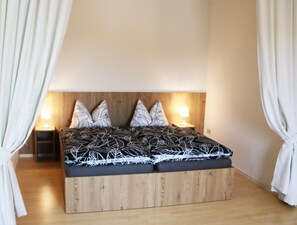 Minibar, una scrivania, insonorizzazione