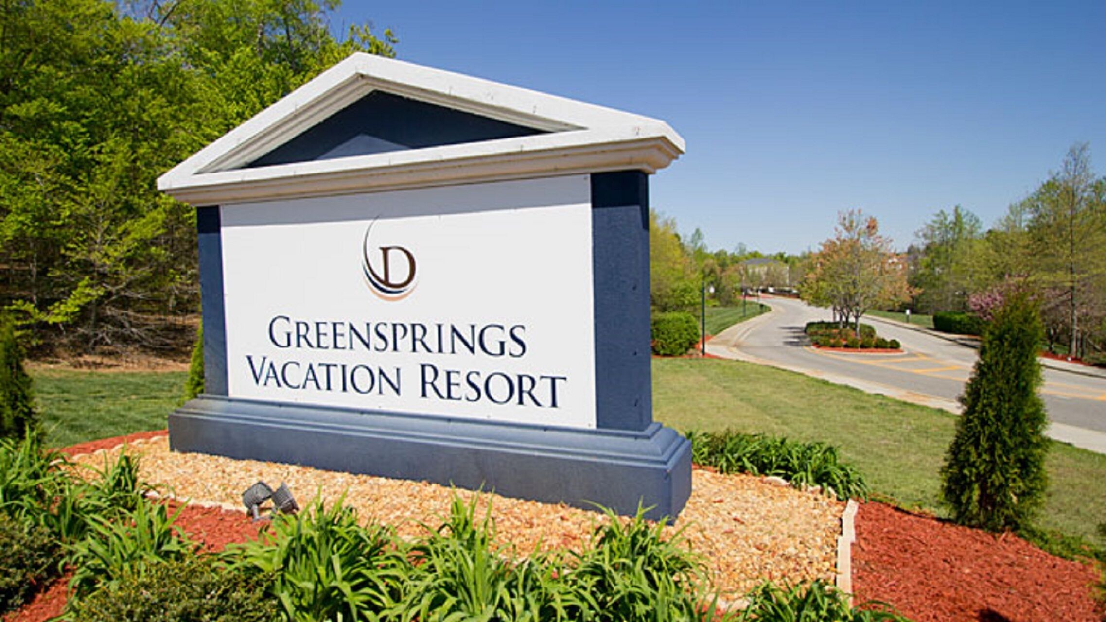 4 BDRM SLEEPS 12* 2 LIVING RMS, 2 KITCHENS, 4 BATHRMS, INDOOR/OUTDOOR POOLS, SPA