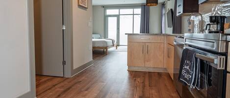 Refrigerador, microondas, horno, placa de cocina