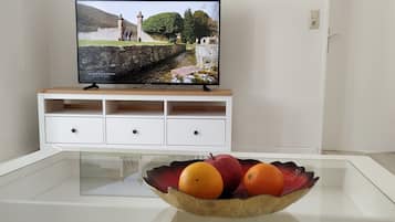 55-Zoll-Flachbildfernseher mit Satellitenempfang, Smart-TV
