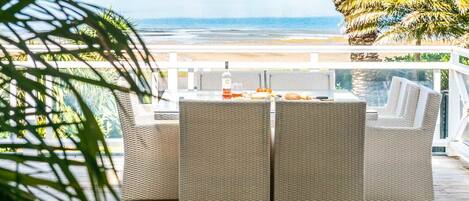 تناول الطعام بالخارج