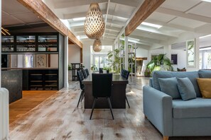 Dining - Lannan Beach House - Waterfront & Spa (Waiheke Island)