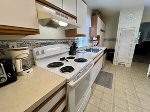Fridge, oven, dishwasher, coffee/tea maker