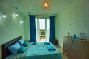 Family Apartment, Sea View (Breeze) | Premium bedding, soundproofing, iron/ironing board, free WiFi