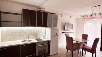Familienapartment, Stadtblick (Purple) | Hochwertige Bettwaren, schallisolierte Zimmer, Bügeleisen/Bügelbrett