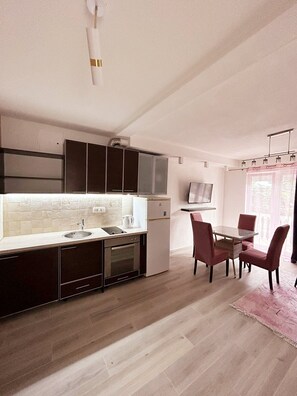 Family Apartment, City View (Purple) | Premium bedding, soundproofing, iron/ironing board, free WiFi - Aparthotel Monterria (Bar)