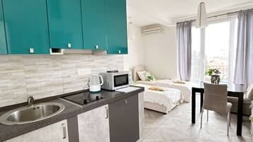 Premium bedding, soundproofing, iron/ironing board, free WiFi