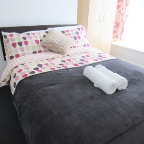 Basic Apartment, 4 Bedrooms | 4 bedrooms, iron/ironing board - Spacious Flat Fenham (Newcastle-upon-Tyne)