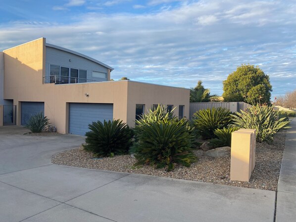 Property grounds - Amaroo by the Lake (Yarrawonga)