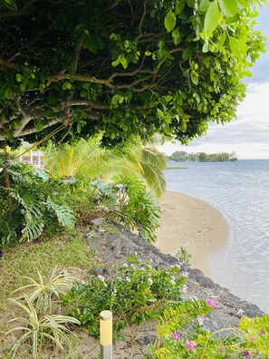 Beach nearby, sun-loungers, beach towels