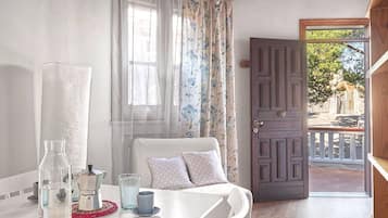 Basic Bungalow, 1 Bedroom, Terrace, Sea View (Lipari) | Living area | Smart TV