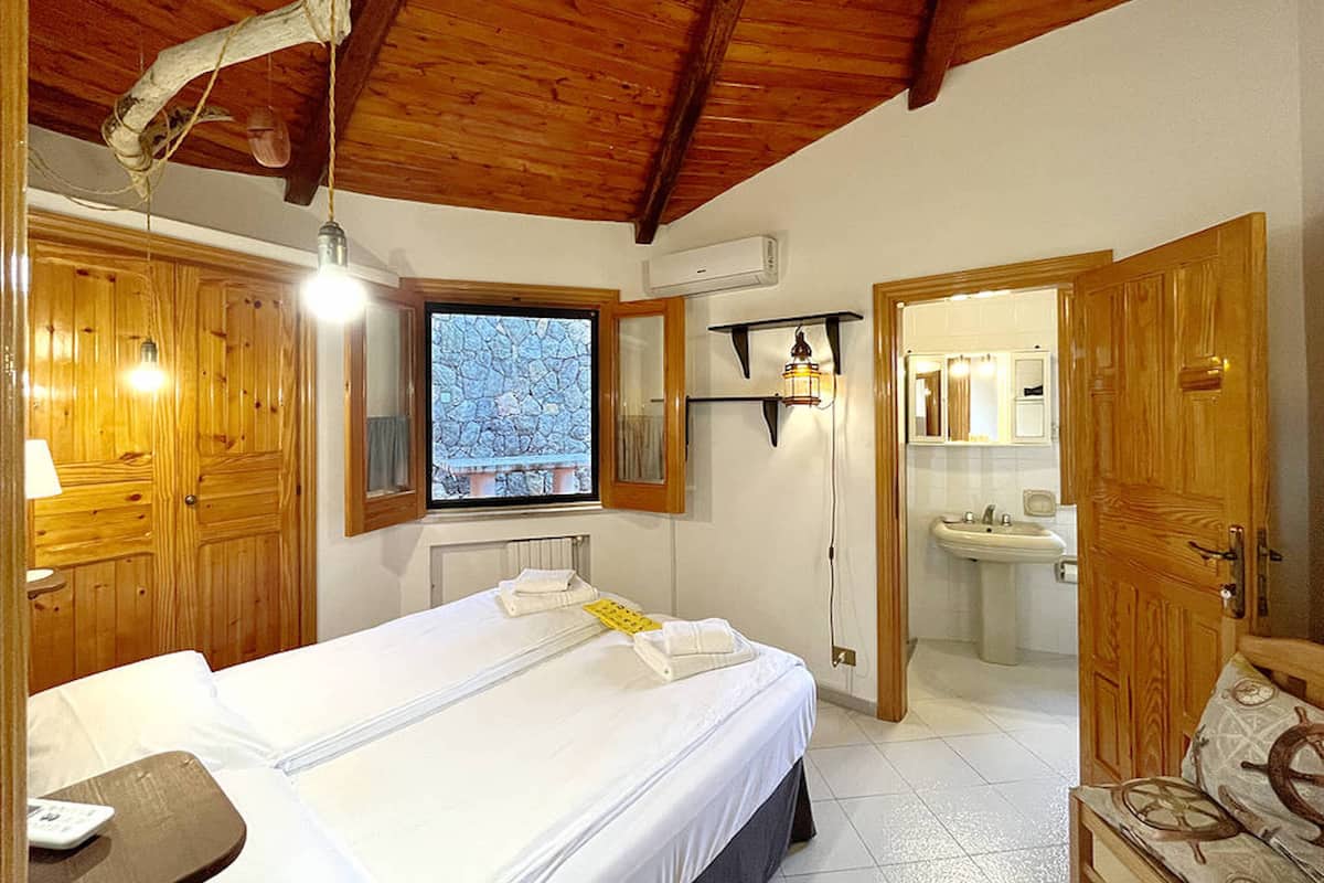 Family Bungalow, 2 Bedrooms, Terrace, Partial Sea View (Vulcano)