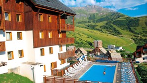 Seasonal outdoor pool - Résidence Les Balcons du Soleil (Saint-François-Longchamp)