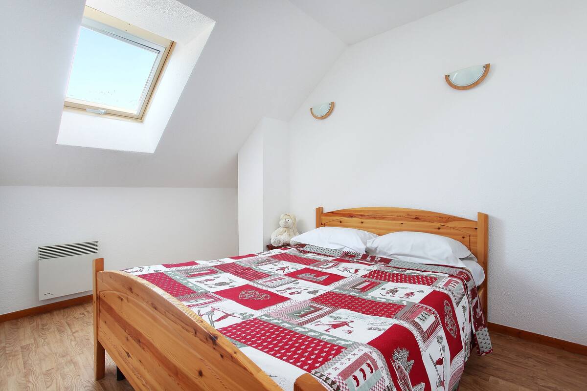 Soundproofing, cribs (surcharge), WiFi (free), individually furnished