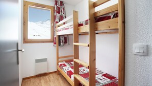 Soundproofing, cots/infant beds, free WiFi, individually furnished - Résidence Les Balcons du Soleil (Saint-François-Longchamp)