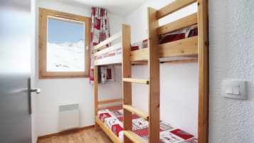 Individuell eingerichtet, schallisolierte Zimmer, Babybetten