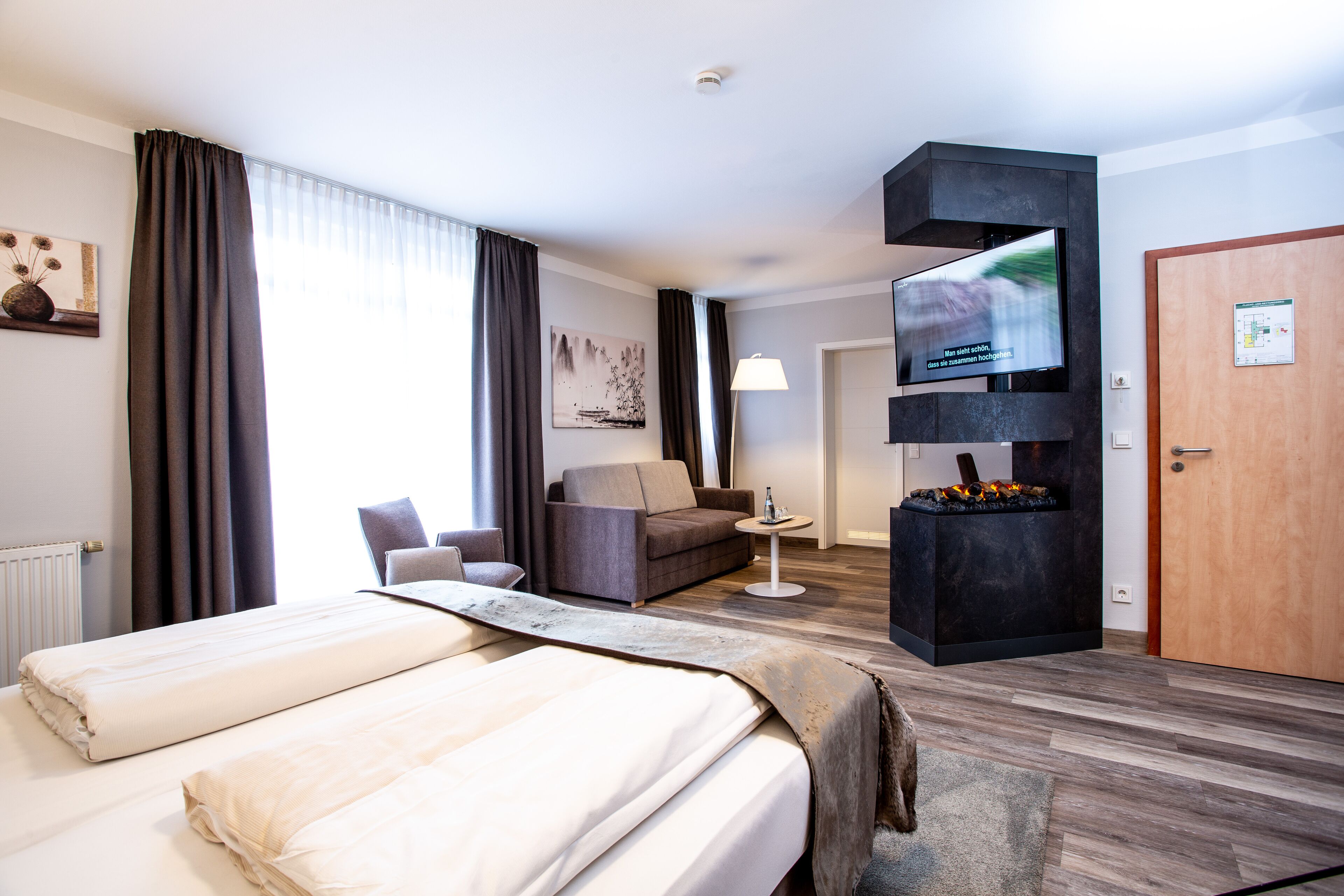 comfort double room | living area | flat-screen tv