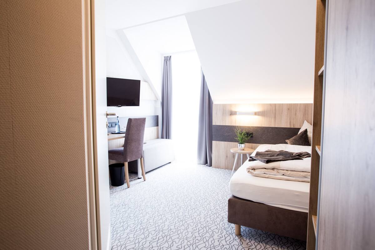 Einzelzimmer | Schreibtisch, Babybetten, kostenloses WLAN, Bettwäsche