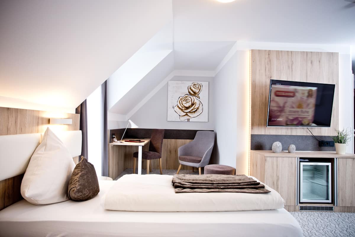 double room | desk, cots/infant beds, free wifi, bed sheets