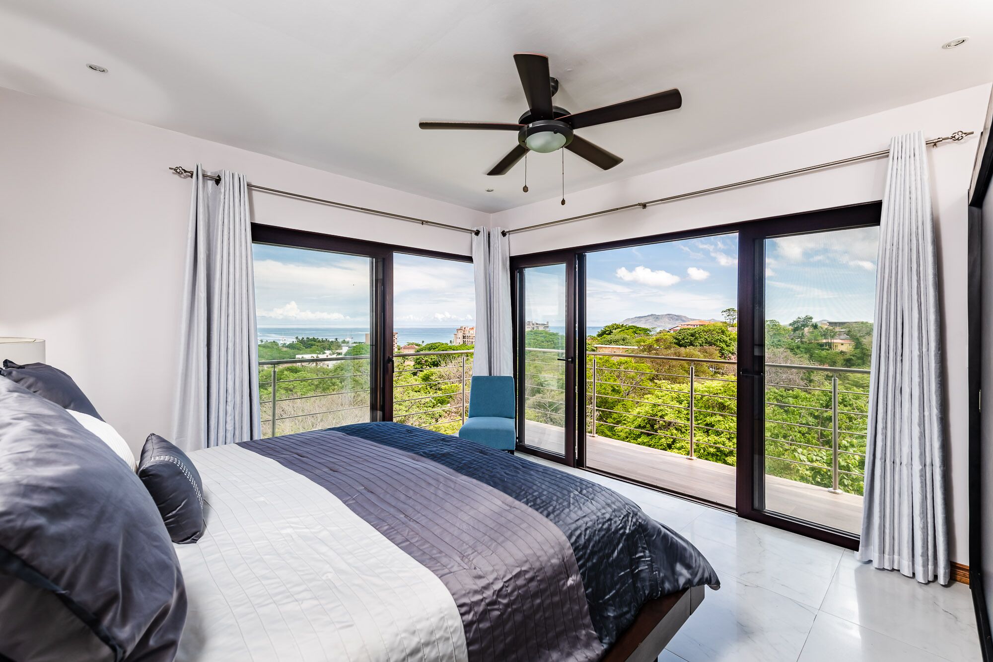 7 habitaciones y caja de seguridad en la habitación 