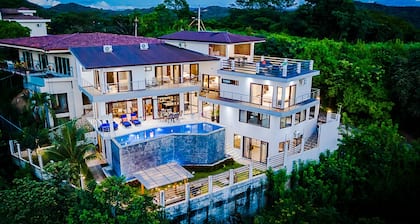 Private, Stunning Ocean Views, Close to Everything, Breakfast Prep Included