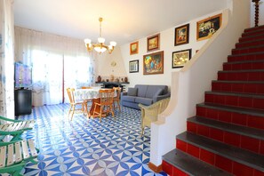 Panoramic-Villa, 3 Schlafzimmer | Wohnbereich | Flachbildfernseher