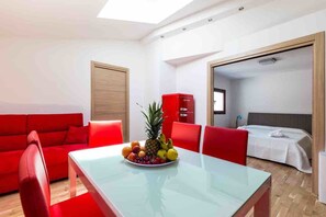 Business Apartment, 2 Bedrooms, 2 Bathrooms (Manu-Pilu) | Living area | Flat-screen TV - Solemar Sicilia - Galleria Maqueda (Palermo)