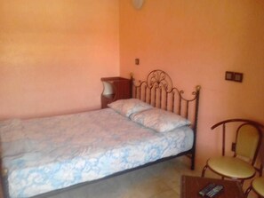 Free WiFi, bed sheets