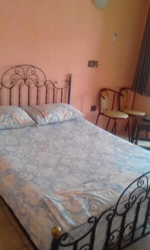 Free WiFi, bed sheets