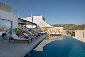 Outdoor pool - Golden Shore (Pegeia)