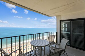 Property grounds - XPLORIE ACTIVITIES & LINENS INCLUDED*!  PLAZA-2BR/enclosed den-Upgraded Direct Oceanfront Condo! (Ocean City)