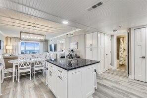 Interior - XPLORIE ACTIVITIES & LINENS INCLUDED*!  PLAZA-2BR/enclosed den-Upgraded Direct Oceanfront Condo! (Ocean City)