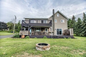 Exterior - Call of the Bluff: pet friendly home with lakeview (Hammondsport)