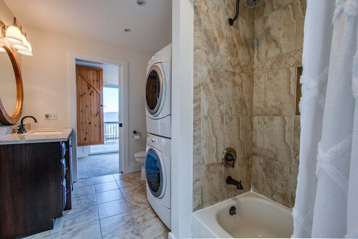 Badewanne, Haartrockner, Handtücher