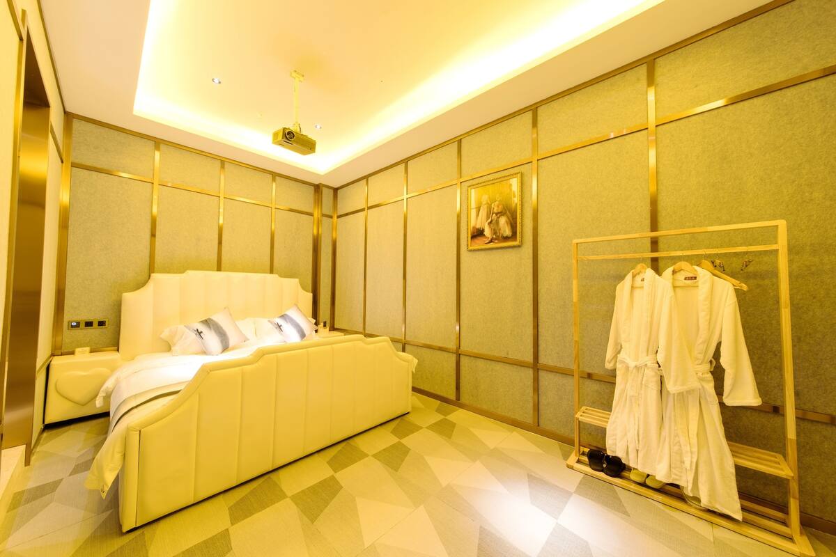 Phòng đôi Club | Bàn, màn/rèm cản sáng, phòng cách âm, bàn ủi/dụng cụ ủi quần áo