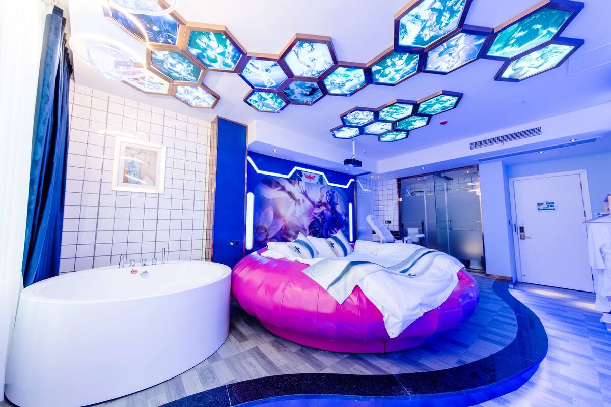 Phòng đôi Deluxe | Bàn, màn/rèm cản sáng, phòng cách âm, bàn ủi/dụng cụ ủi quần áo