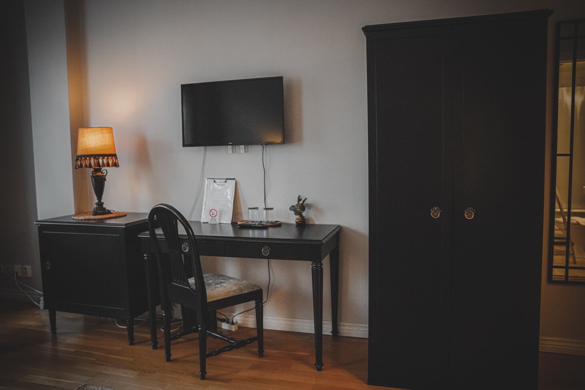 superior double room | in-room safe, individually decorated, individually furnished, desk