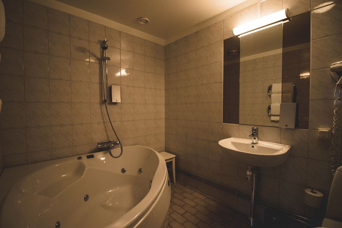 standard suite | bathroom | designer toiletries, hair dryer, towels, soap