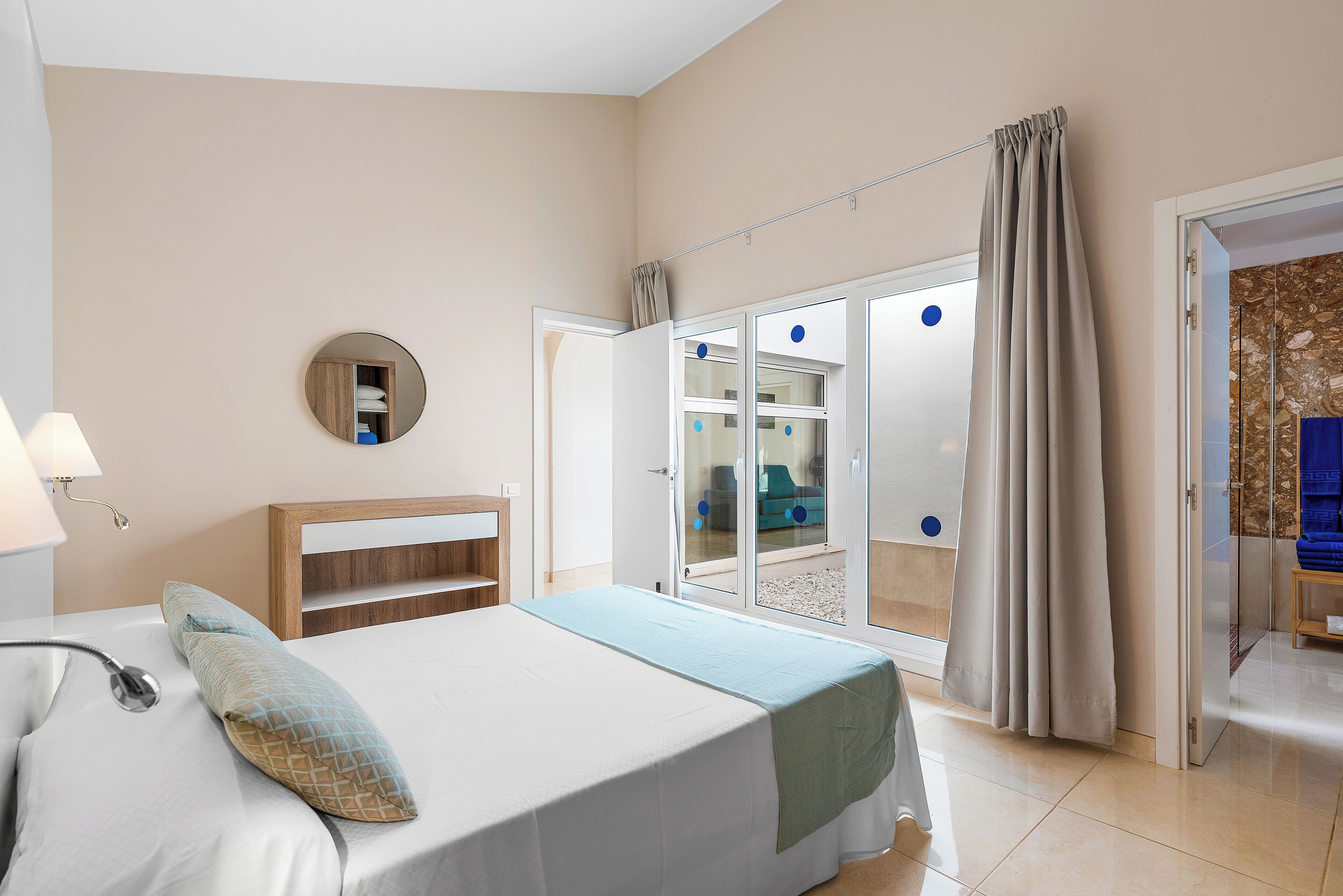 商務洋房, 2 間臥室 | 客房內保險箱、熨斗/熨衣板、免費無線上網、床單