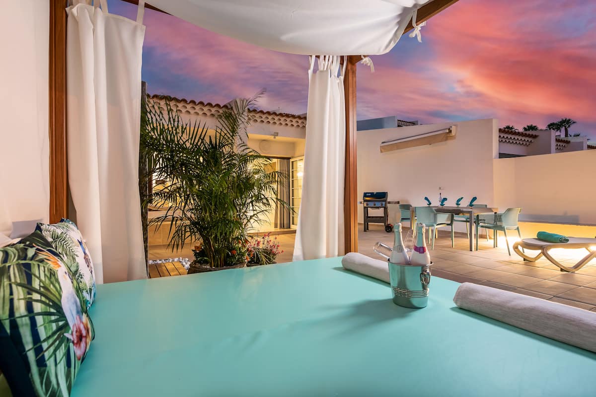 In-room safe, iron/ironing board, travel cot, free WiFi