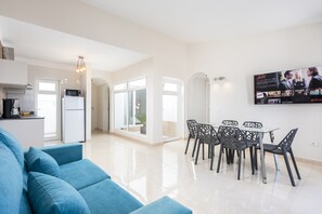 Comfort Bungalow, 2 Bedrooms, Balcony, Sea View | Dining room