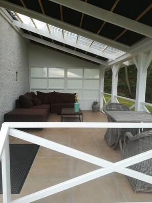 Terrace/patio - La Petite Maison, a nice and luxurious house (Youx)