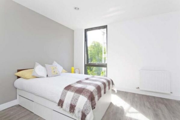 Desk, laptop workspace, free WiFi, bed sheets