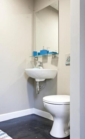 Standard Double Room | Bathroom