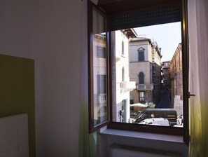 Eenpersoonskamer, gedeelde badkamer | Kameruitzicht