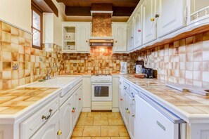 Fridge, microwave, oven, stovetop - HOUSE FULL CAMPAIGN (Prats-du-Périgord)