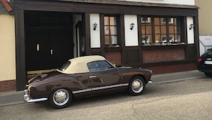 A vintage car parked in front of a hotel with a sign reading "Hotel-Restaurant Krombacher ZUR PFALZ." - Hotel zur Pfalz (Hockenheim)